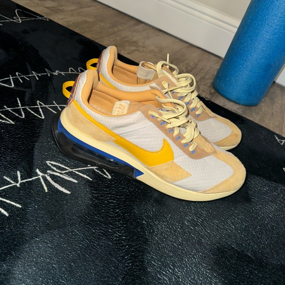 Nike shoes size 13